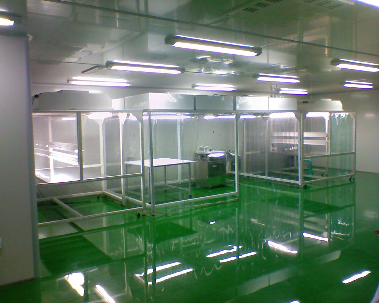 无尘洁净室和洁净棚哪个成本高？